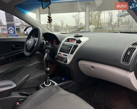 Черный Киа Сид, объемом двигателя 2 л и пробегом 188 тыс. км за 6000 $, фото 13 на Automoto.ua