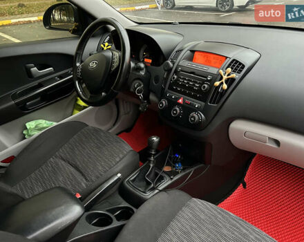 Черный Киа Сид, объемом двигателя 1.6 л и пробегом 270 тыс. км за 5200 $, фото 5 на Automoto.ua