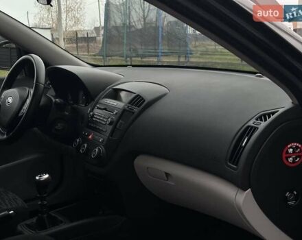 Черный Киа Сид, объемом двигателя 1.6 л и пробегом 238 тыс. км за 5700 $, фото 24 на Automoto.ua