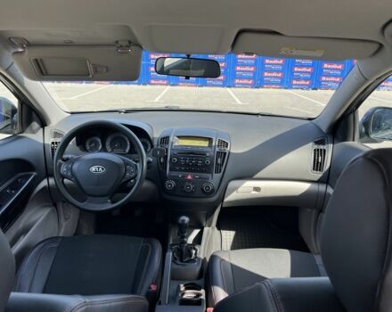 Черный Киа Сид, объемом двигателя 1.4 л и пробегом 260 тыс. км за 4200 $, фото 5 на Automoto.ua