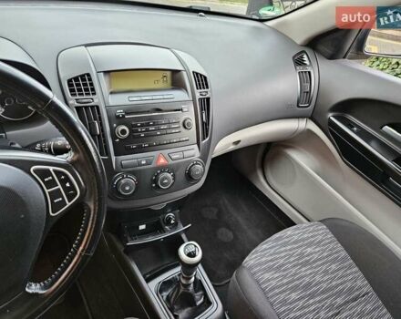 Черный Киа Сид, объемом двигателя 1.4 л и пробегом 243 тыс. км за 5400 $, фото 9 на Automoto.ua