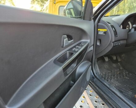 Черный Киа Сид, объемом двигателя 1.6 л и пробегом 200 тыс. км за 5999 $, фото 2 на Automoto.ua