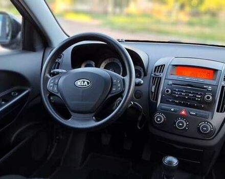 Чорний Кіа Сід, об'ємом двигуна 1.4 л та пробігом 170 тис. км за 5550 $, фото 5 на Automoto.ua