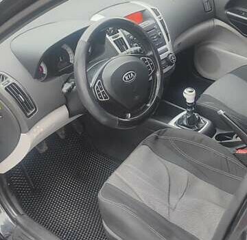 Черный Киа Сид, объемом двигателя 1.6 л и пробегом 297 тыс. км за 5300 $, фото 5 на Automoto.ua