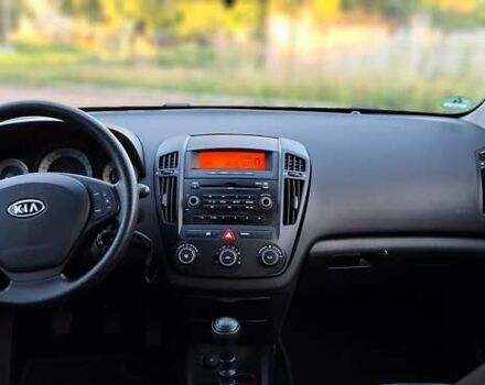 Чорний Кіа Сід, об'ємом двигуна 1.4 л та пробігом 170 тис. км за 5550 $, фото 3 на Automoto.ua