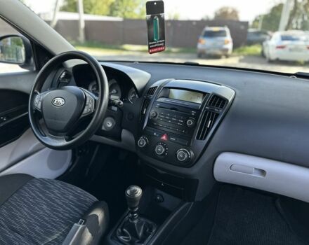 Черный Киа Сид, объемом двигателя 1.4 л и пробегом 226 тыс. км за 5900 $, фото 7 на Automoto.ua