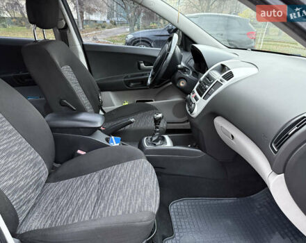 Черный Киа Сид, объемом двигателя 2 л и пробегом 180 тыс. км за 5400 $, фото 16 на Automoto.ua