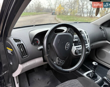 Черный Киа Сид, объемом двигателя 2 л и пробегом 180 тыс. км за 5400 $, фото 9 на Automoto.ua