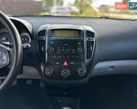 Чорний Кіа Сід, об'ємом двигуна 1.4 л та пробігом 226 тис. км за 5900 $, фото 36 на Automoto.ua