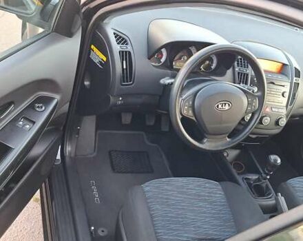 Чорний Кіа Сід, об'ємом двигуна 1.4 л та пробігом 170 тис. км за 5550 $, фото 7 на Automoto.ua