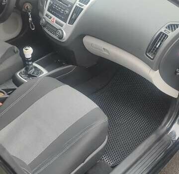 Черный Киа Сид, объемом двигателя 1.6 л и пробегом 297 тыс. км за 5300 $, фото 12 на Automoto.ua