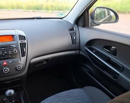 Чорний Кіа Сід, об'ємом двигуна 1.4 л та пробігом 170 тис. км за 5550 $, фото 2 на Automoto.ua