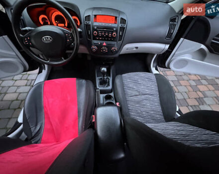 Черный Киа Сид, объемом двигателя 1.6 л и пробегом 176 тыс. км за 5200 $, фото 19 на Automoto.ua