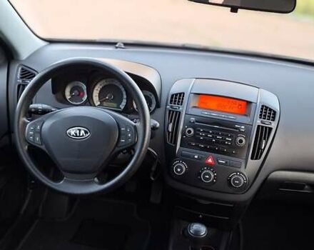 Чорний Кіа Сід, об'ємом двигуна 1.4 л та пробігом 170 тис. км за 5550 $, фото 6 на Automoto.ua