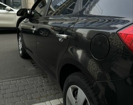 Черный Киа Сид, объемом двигателя 1.4 л и пробегом 330 тыс. км за 4499 $, фото 3 на Automoto.ua