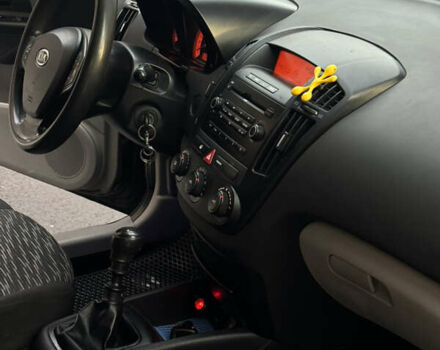 Черный Киа Сид, объемом двигателя 1.4 л и пробегом 334 тыс. км за 4499 $, фото 8 на Automoto.ua