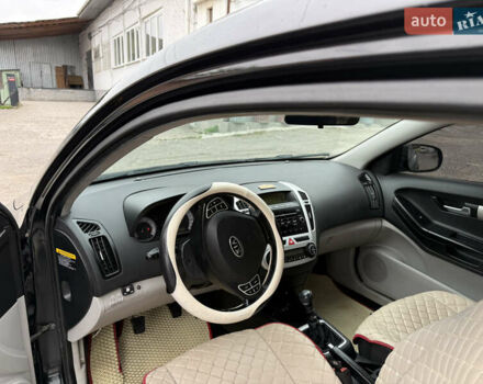 Черный Киа Сид, объемом двигателя 2.02 л и пробегом 264 тыс. км за 5200 $, фото 4 на Automoto.ua