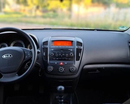 Киа Сид 2008 в Нежине на Automoto.ua Черный Киа Сид, объемом двигателя 1.4 л и пробегом 170 тыс. км за 5400 $, фото 4 на Automoto.ua
