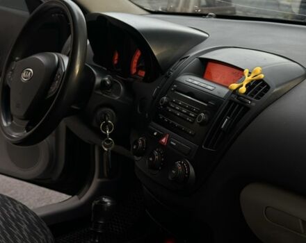Черный Киа Сид, объемом двигателя 1.4 л и пробегом 330 тыс. км за 4499 $, фото 8 на Automoto.ua