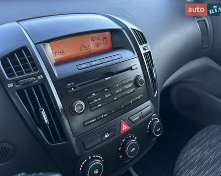 Чорний Кіа Сід, об'ємом двигуна 1.4 л та пробігом 212 тис. км за 4999 $, фото 6 на Automoto.ua