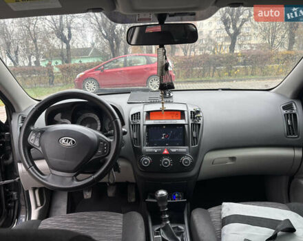 Черный Киа Сид, объемом двигателя 1.4 л и пробегом 200 тыс. км за 5000 $, фото 7 на Automoto.ua