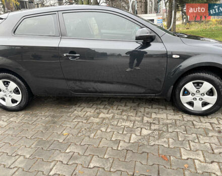 Черный Киа Сид, объемом двигателя 1.4 л и пробегом 200 тыс. км за 5000 $, фото 2 на Automoto.ua