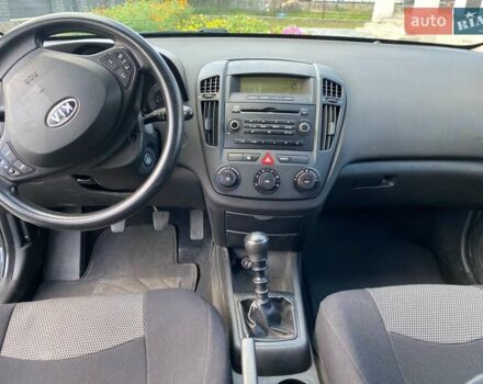 Кіа Сід 2008 у Сарнах на Automoto.ua Чорний Кіа Сід, об'ємом двигуна 1.4 л та пробігом 249 тис. км за 5200 $, фото 4 на Automoto.ua