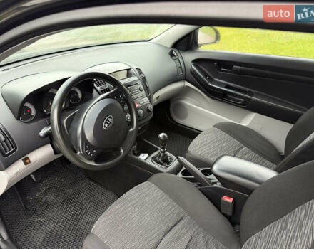 Черный Киа Сид, объемом двигателя 1.4 л и пробегом 215 тыс. км за 4600 $, фото 17 на Automoto.ua