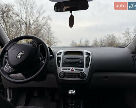 Черный Киа Сид, объемом двигателя 2 л и пробегом 180 тыс. км за 5400 $, фото 13 на Automoto.ua