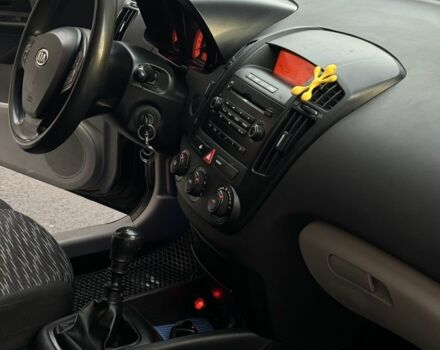 Черный Киа Сид, объемом двигателя 1.4 л и пробегом 330 тыс. км за 4499 $, фото 13 на Automoto.ua