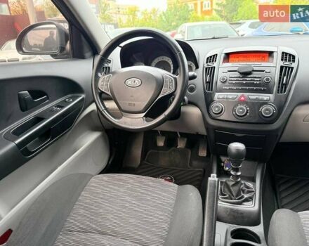 Черный Киа Сид, объемом двигателя 1.4 л и пробегом 172 тыс. км за 6800 $, фото 17 на Automoto.ua