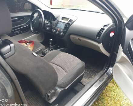 Чорний Кіа Сід, об'ємом двигуна 1.4 л та пробігом 2 тис. км за 3400 $, фото 4 на Automoto.ua