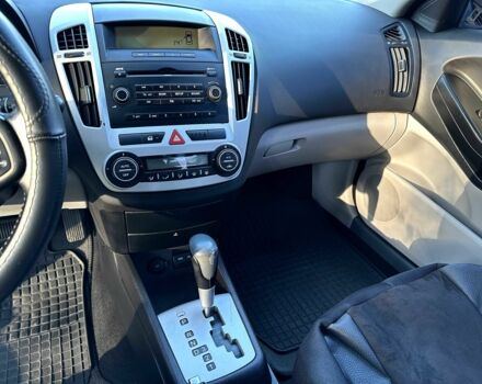 Чорний Кіа Сід, об'ємом двигуна 1.6 л та пробігом 190 тис. км за 5250 $, фото 15 на Automoto.ua