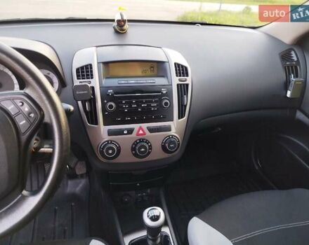 Черный Киа Сид, объемом двигателя 1.59 л и пробегом 207 тыс. км за 5499 $, фото 15 на Automoto.ua