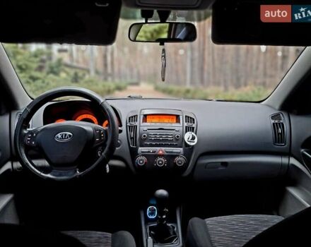 Черный Киа Сид, объемом двигателя 1.6 л и пробегом 283 тыс. км за 5250 $, фото 7 на Automoto.ua