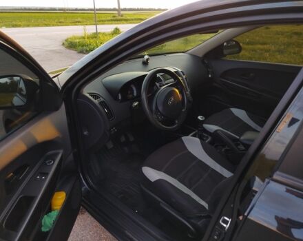 Черный Киа Сид, объемом двигателя 1.6 л и пробегом 200 тыс. км за 5499 $, фото 11 на Automoto.ua