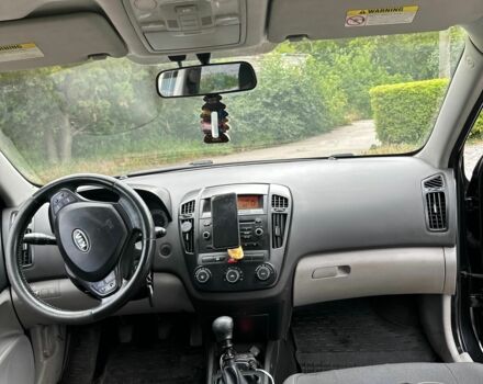 Черный Киа Сид, объемом двигателя 1.6 л и пробегом 260 тыс. км за 5500 $, фото 2 на Automoto.ua