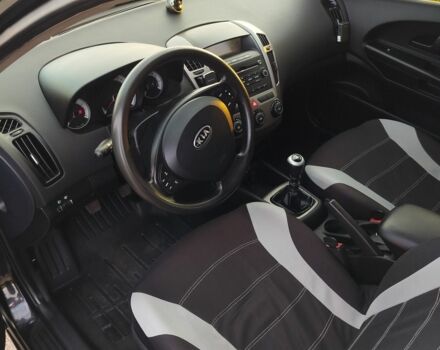 Черный Киа Сид, объемом двигателя 1.6 л и пробегом 200 тыс. км за 5499 $, фото 12 на Automoto.ua