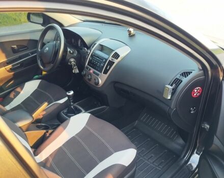 Черный Киа Сид, объемом двигателя 1.6 л и пробегом 200 тыс. км за 5499 $, фото 10 на Automoto.ua