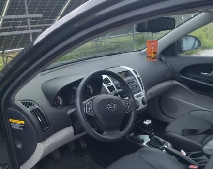 Черный Киа Сид, объемом двигателя 1.6 л и пробегом 226 тыс. км за 6000 $, фото 6 на Automoto.ua
