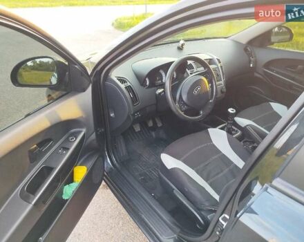 Черный Киа Сид, объемом двигателя 1.59 л и пробегом 207 тыс. км за 5499 $, фото 12 на Automoto.ua