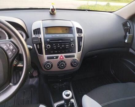 Черный Киа Сид, объемом двигателя 1.6 л и пробегом 200 тыс. км за 5499 $, фото 3 на Automoto.ua