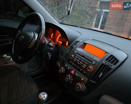 Кіа Сід 2008 у Бердичеве на Automoto.ua Чорний Кіа Сід, об'ємом двигуна 1.4 л та пробігом 167 тис. км за 4450 $, фото 14 на Automoto.ua