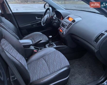 Черный Киа Сид, объемом двигателя 1.4 л и пробегом 237 тыс. км за 5500 $, фото 7 на Automoto.ua