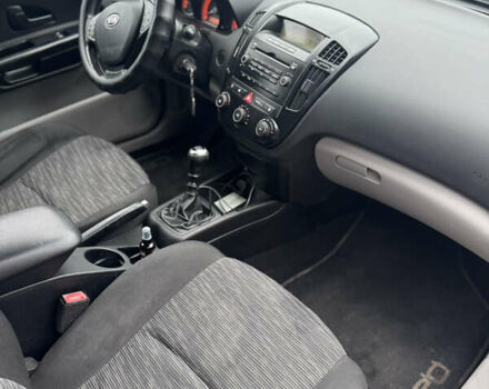 Черный Киа Сид, объемом двигателя 1.4 л и пробегом 290 тыс. км за 4500 $, фото 17 на Automoto.ua