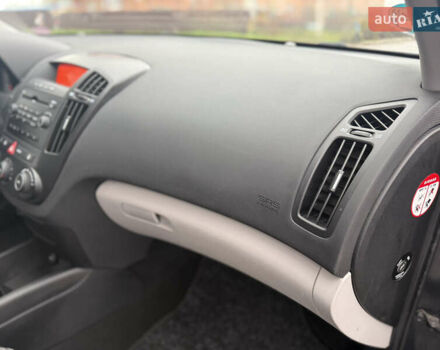 Черный Киа Сид, объемом двигателя 1.4 л и пробегом 204 тыс. км за 6350 $, фото 35 на Automoto.ua