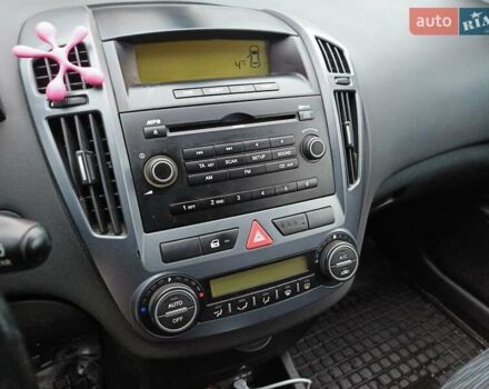 Черный Киа Сид, объемом двигателя 1.58 л и пробегом 180 тыс. км за 5500 $, фото 6 на Automoto.ua