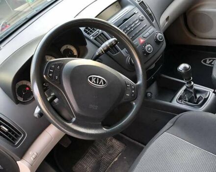Черный Киа Сид, объемом двигателя 1.6 л и пробегом 138 тыс. км за 7800 $, фото 5 на Automoto.ua
