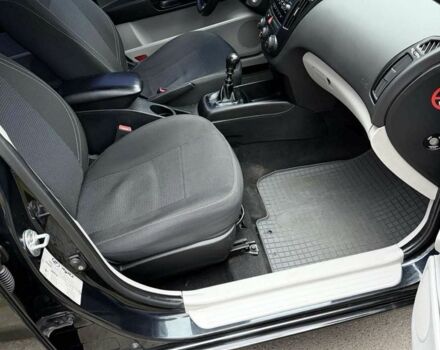 Чорний Кіа Сід, об'ємом двигуна 1.6 л та пробігом 441 тис. км за 5100 $, фото 5 на Automoto.ua