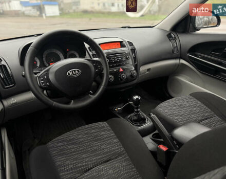 Черный Киа Сид, объемом двигателя 1.6 л и пробегом 231 тыс. км за 5500 $, фото 4 на Automoto.ua